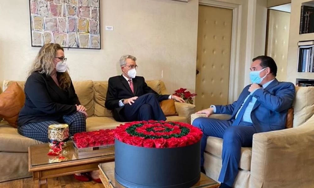 Η επιτάχυνση των διμερών επενδυτικών ευκαιριών θέμα συνάντησης του Άδ. Γεωργιάδη με την Έρ. Όλσον και τον Τζ. Πάιατ